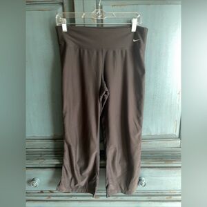 Nike Womens Small Gray Pants Capri Yoga Running Exercise